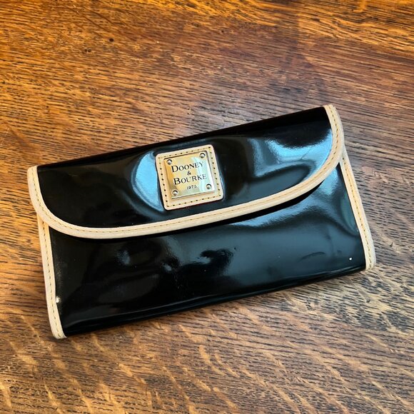 Dooney & Bourke Patent Continental Clutch - Picture 12 of 12